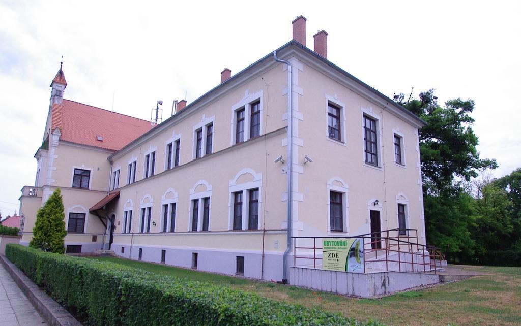 Koleje Zamecek Hotel Lednice Luaran gambar